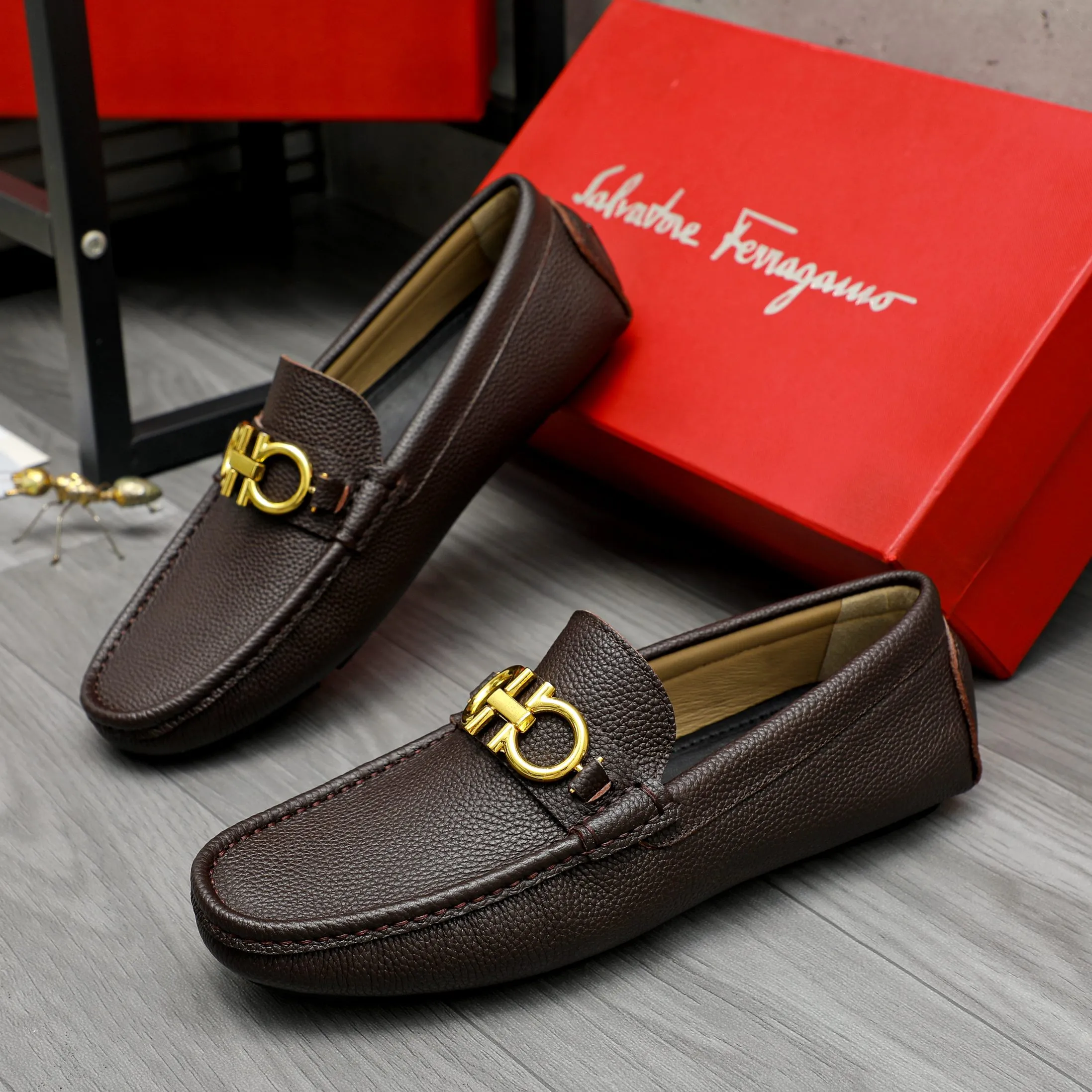 Men's shoes 💰420 Product trademark: Ferragamo "Ferragamo" business casual slip-on shoes Regular size: 38-46 (45.46 custom-made and non-returnable) Product materials: Selected small pebbled cowhide upper, sheepskin lining, original rubber outsole